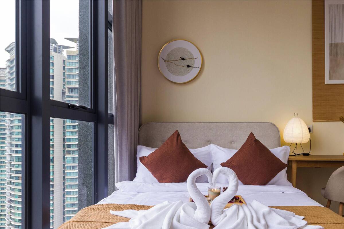 Japandi Two Bedroom Suites | 책상, 암막 커튼, 다리미/다리미판, 무료 WiFi