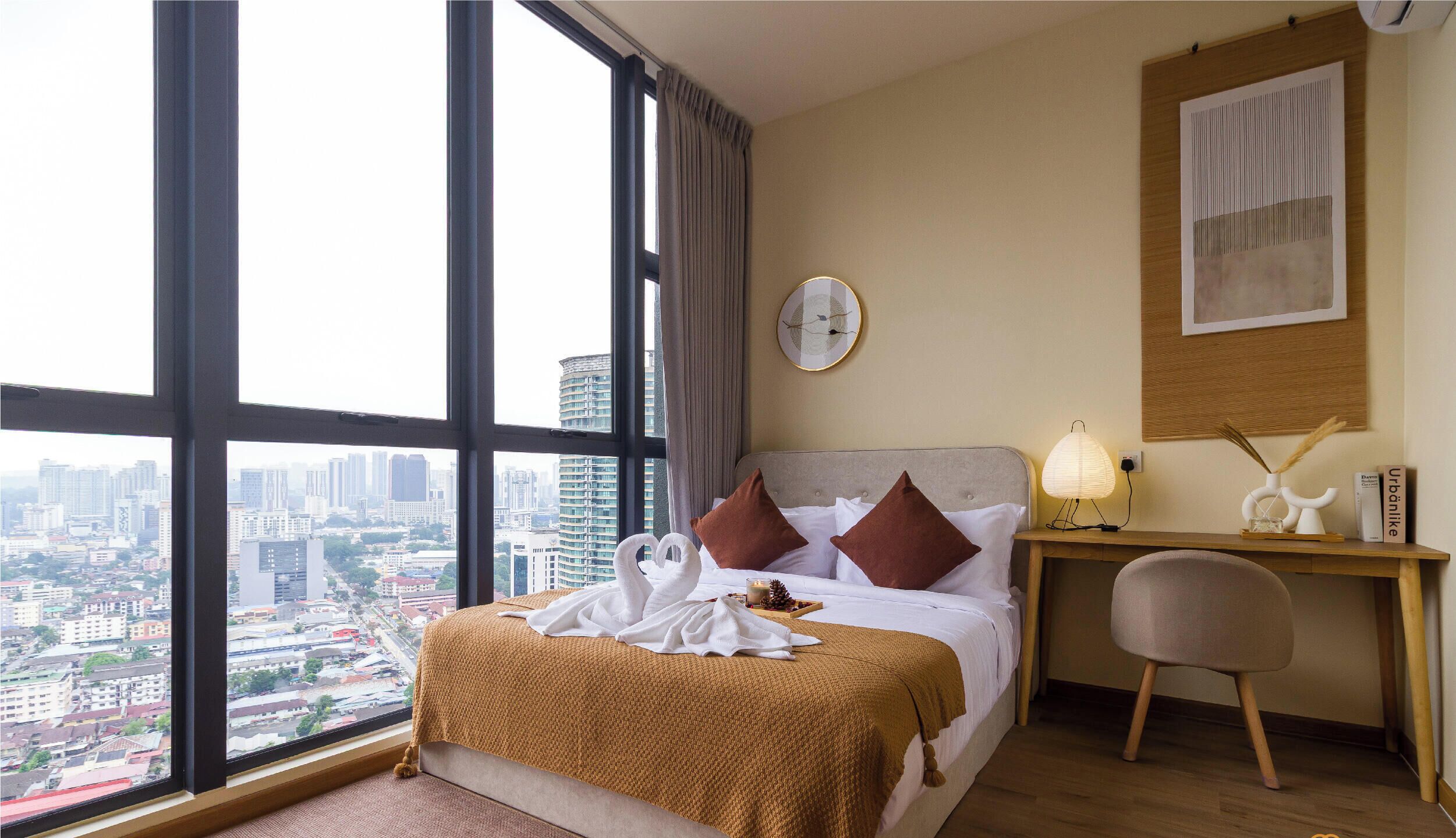 Cortinas blackout, tabla de planchar con plancha y wifi gratis 