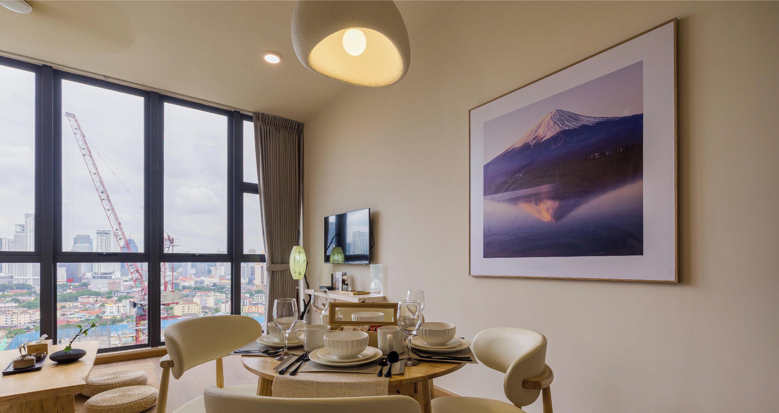 Japandi One Bedroom Suites | In-room dining