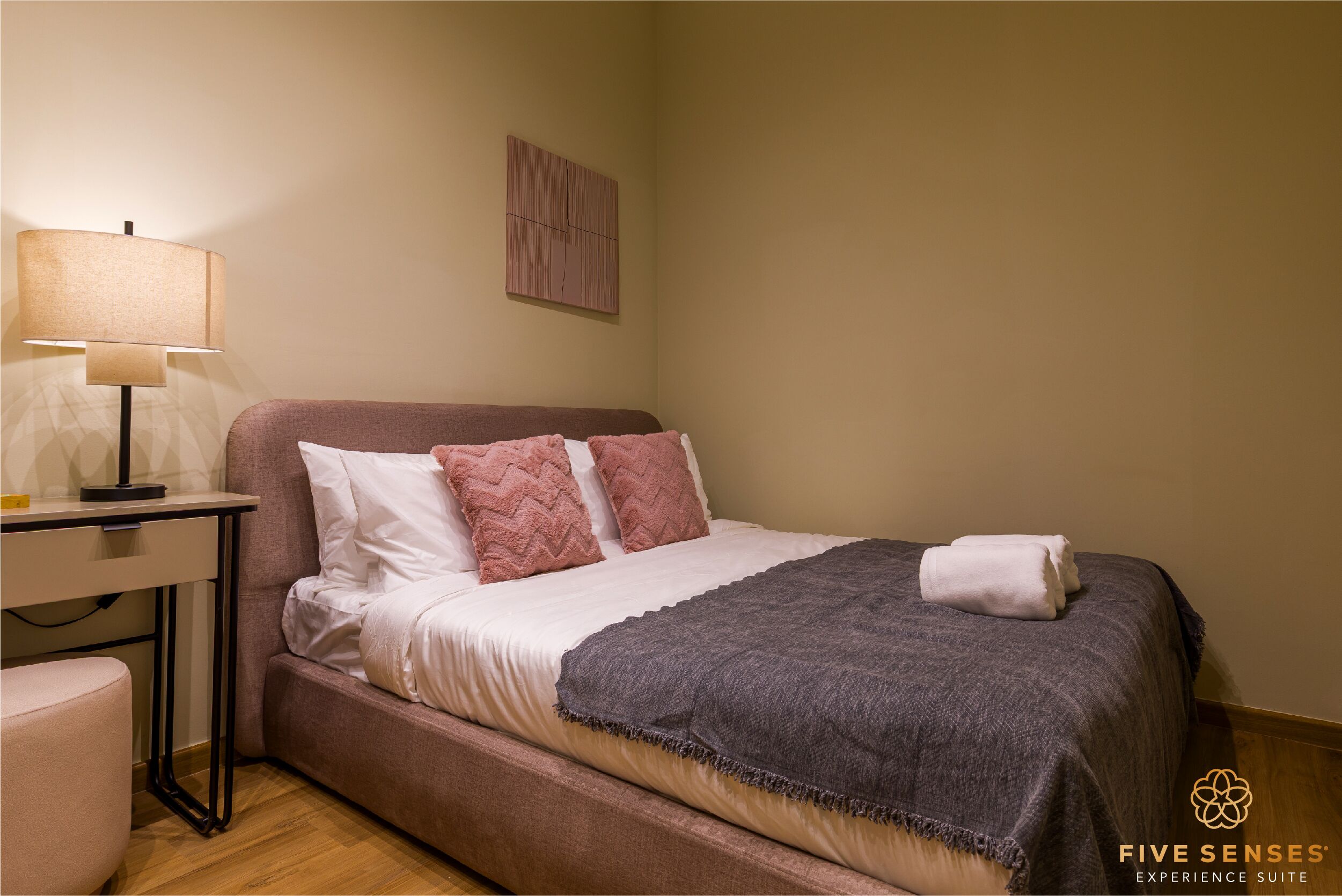 Signature apartman, kilátással a városra | Íróasztal, sötétítőfüggöny, vasaló/vasalódeszka és ingyenes wifi