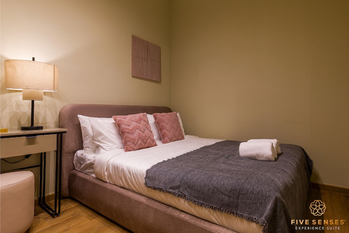 Signature apartman, kilátással a városra | Íróasztal, sötétítőfüggöny, vasaló/vasalódeszka és ingyenes wifi