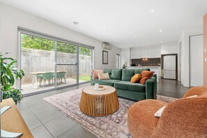 TV - Seabreeze Sanctuary - Mount Martha (Mount Martha)