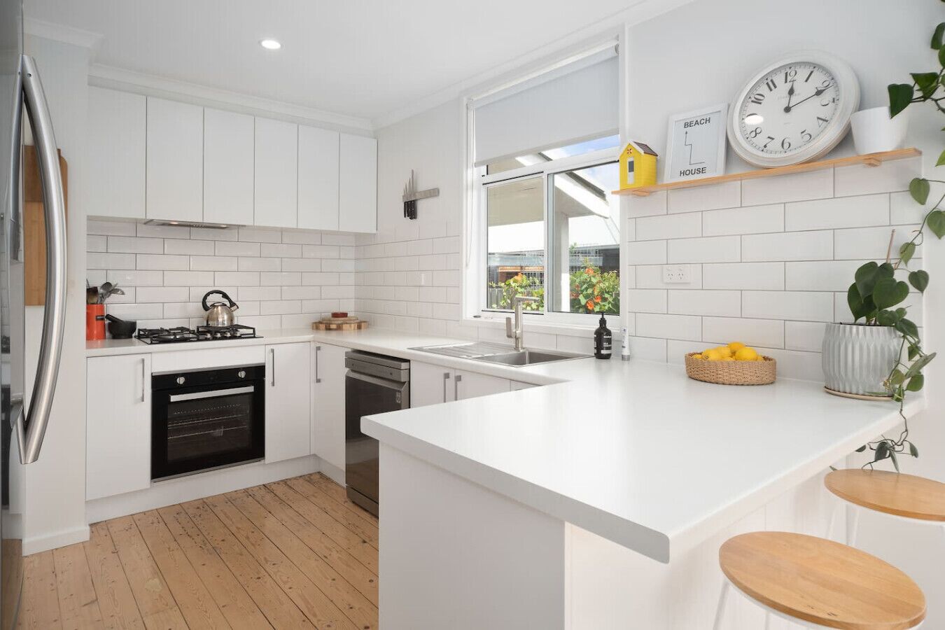 Fridge, oven, stovetop, dishwasher