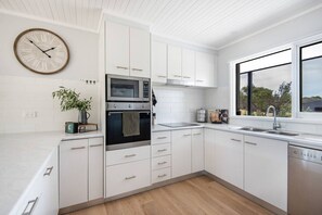 Coffee/tea maker, fridge, microwave, oven - Pinella Coastal Farmhouse (Fingal)