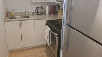 Frigorífic, microones, forn i placa de cuina