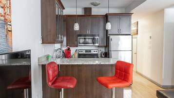 Frigorífic, microones, forn i placa de cuina