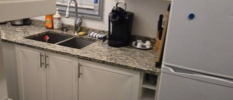 Microwave, oven, stovetop, coffee/tea maker