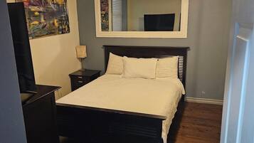 Iron/ironing board, Internet, bed sheets