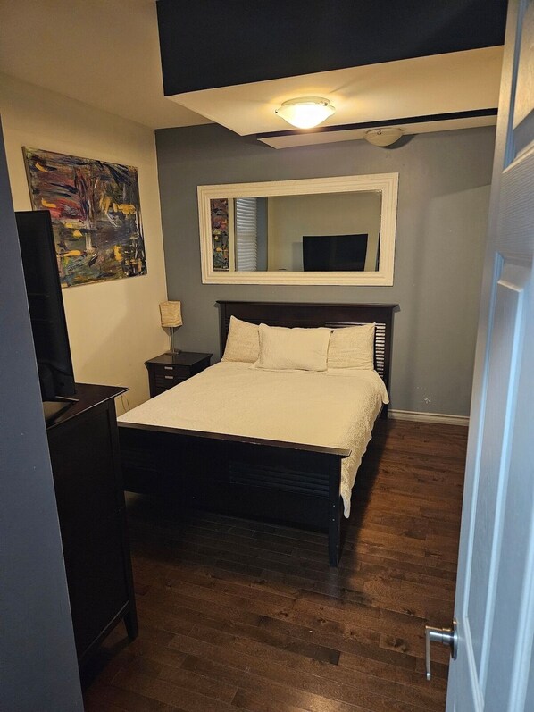 1 habitación, tabla de planchar con plancha, internet y ropa de cama 