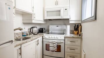 Frigorífic, microones, forn i placa de cuina