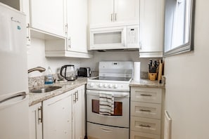 Frigorífic, microones, forn i placa de cuina