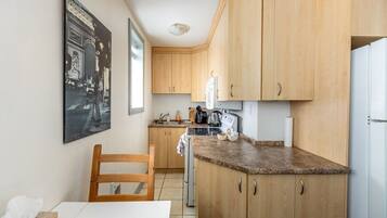 Frigorífic, microones, forn i placa de cuina