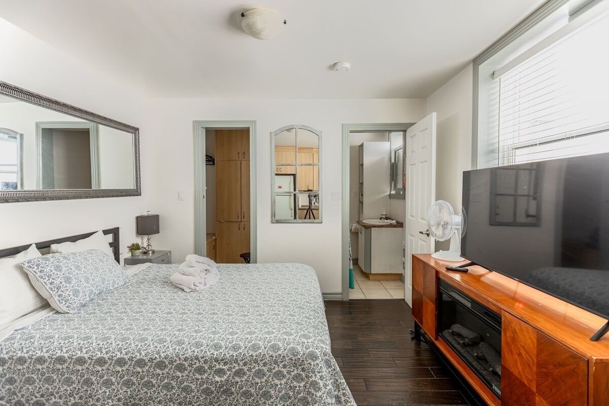 1 soverom, strykejern/-brett, internettilgang og sengetøy