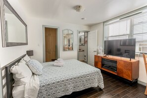 1 makuuhuone, silitysrauta/-lauta, internet, vuodevaatteet