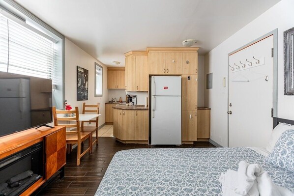 1 makuuhuone, silitysrauta/-lauta, internet, vuodevaatteet