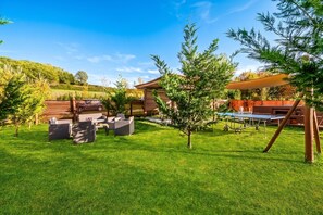 A well-maintained outdoor area with a ping pong table, outdoor seating, and a small tree. - Family Home Margherita Pool Mugello 6, Vicchio, Italy (Vicchio)