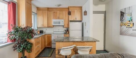 Fridge, oven, stovetop, coffee/tea maker