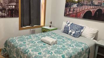 Iron/ironing board, Internet, bed sheets