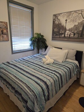 1 dormitori, planxa i posts de planxar i Internet