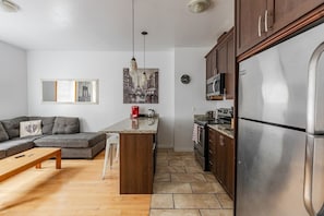 Frigorífic, microones, forn i placa de cuina