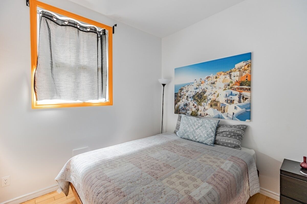 2 soverom, strykejern/-brett, internettilgang og sengetøy