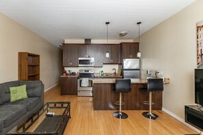 Oven, stovetop, coffee/tea maker, toaster