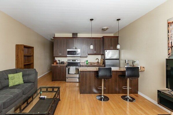 オーブン、コンロ、コーヒー / ティーメーカー、トースター