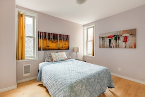 2 dormitoris, planxa i posts de planxar, Internet i roba de llit