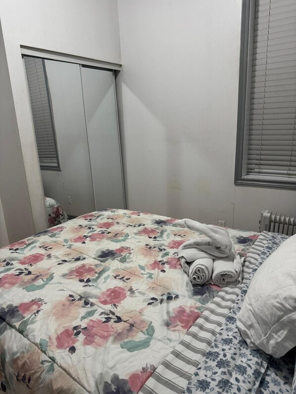 1 sovrum, strykjärn/strykbräda, internet och sängkläder