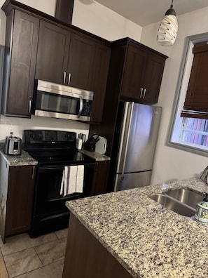 Frigorífic, microones, forn i placa de cuina