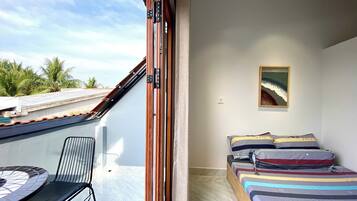 Deluxe-Zimmer, Balkon, Gartenblick | Verdunkelungsvorhänge, kostenloses WLAN, Bettwäsche