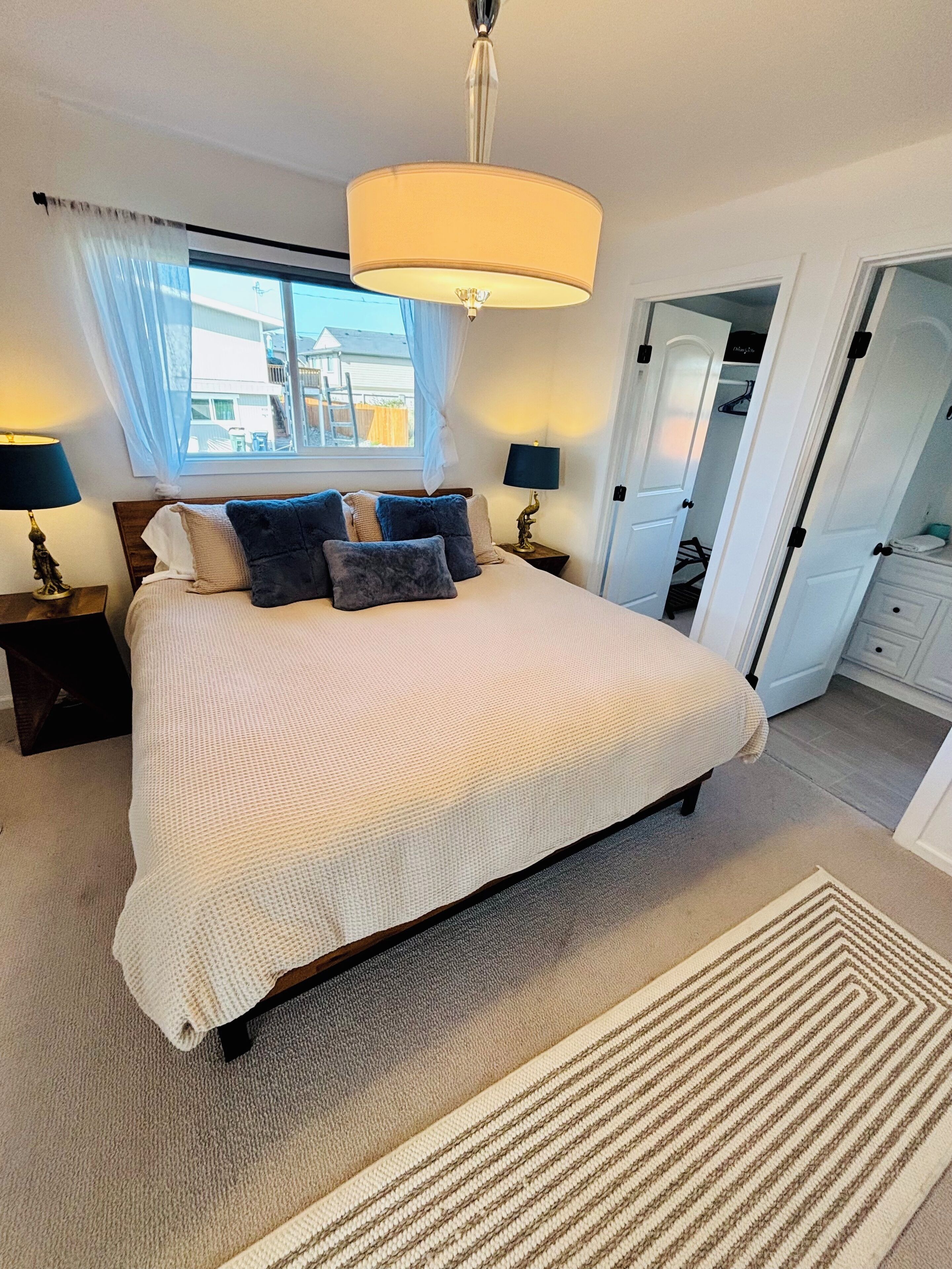 3 bedrooms, iron/ironing board, travel crib, free WiFi