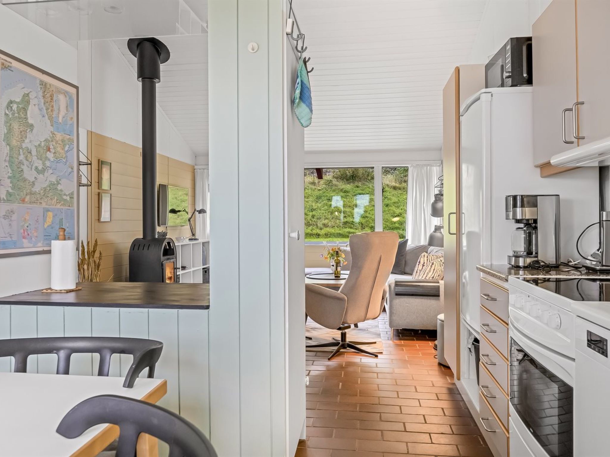 Fridge, microwave, dishwasher, cookware/dishes/utensils