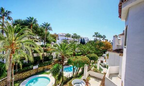 Indoor pool, outdoor pool - Apartment in Marbella With Beach Access (Marbella)