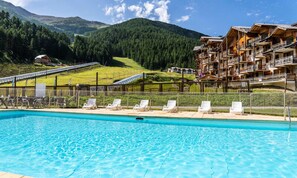 Outdoor pool, a heated pool - Apartment in Bois Mean With Heated Pool (Les Orres)