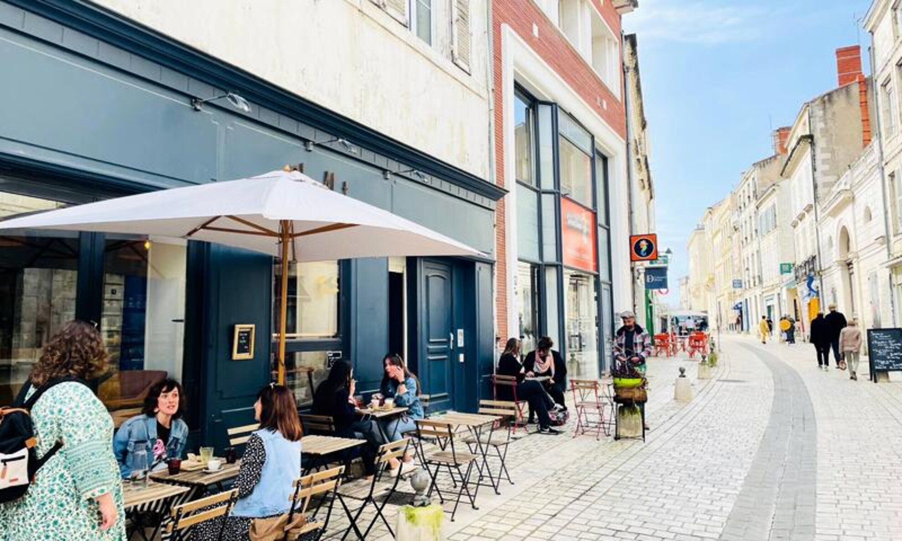 Tempat makan outdoor