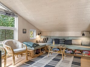 Televisión y chimenea 