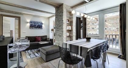 Fully Renovated Apartment at the Foot of the Slopes. Covered Parking