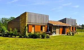 Exterior - Barn House, 2 Rooms, Sleeps 2-4 (Sorges-et-Ligueux-en-Perigord)