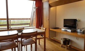 Dining - Studio Mountain Corner for 5 People With Magnificent Mountain Views Close to the Slopes and Shops (Bourg-Saint-Maurice)