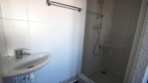 Unclassified image, 2 of 5, button - Dbac23 - 3 Bedroom Apartment - Balcony - Sleeps 8 - 1800 Area (Puy-Saint-Vincent)