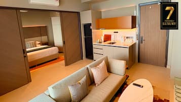 Luxury-Suite, Balkon, Bergblick | Wohnbereich