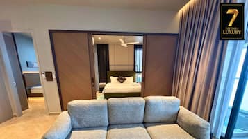 Luxury Royale Suite | Living area