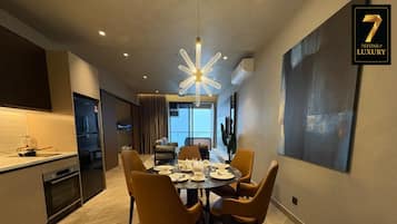 Luxury Royale Suite | In-room dining