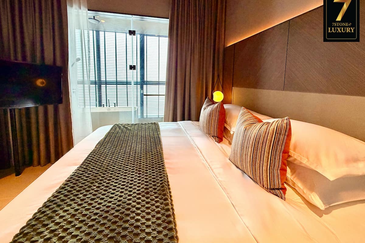 Luxury Deluxe Suite