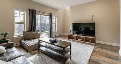Contemporary 3 Beds and 2.5 Bath close to fraser valley university, shops etc