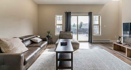 Contemporary 3 Beds and 2.5 Bath close to fraser valley university, shops etc