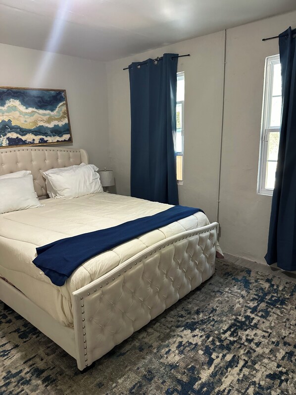 2 bedrooms, free WiFi, bed sheets - Cozy Duplex Retreat Near Mercer University & Downtown Macon (Macon)