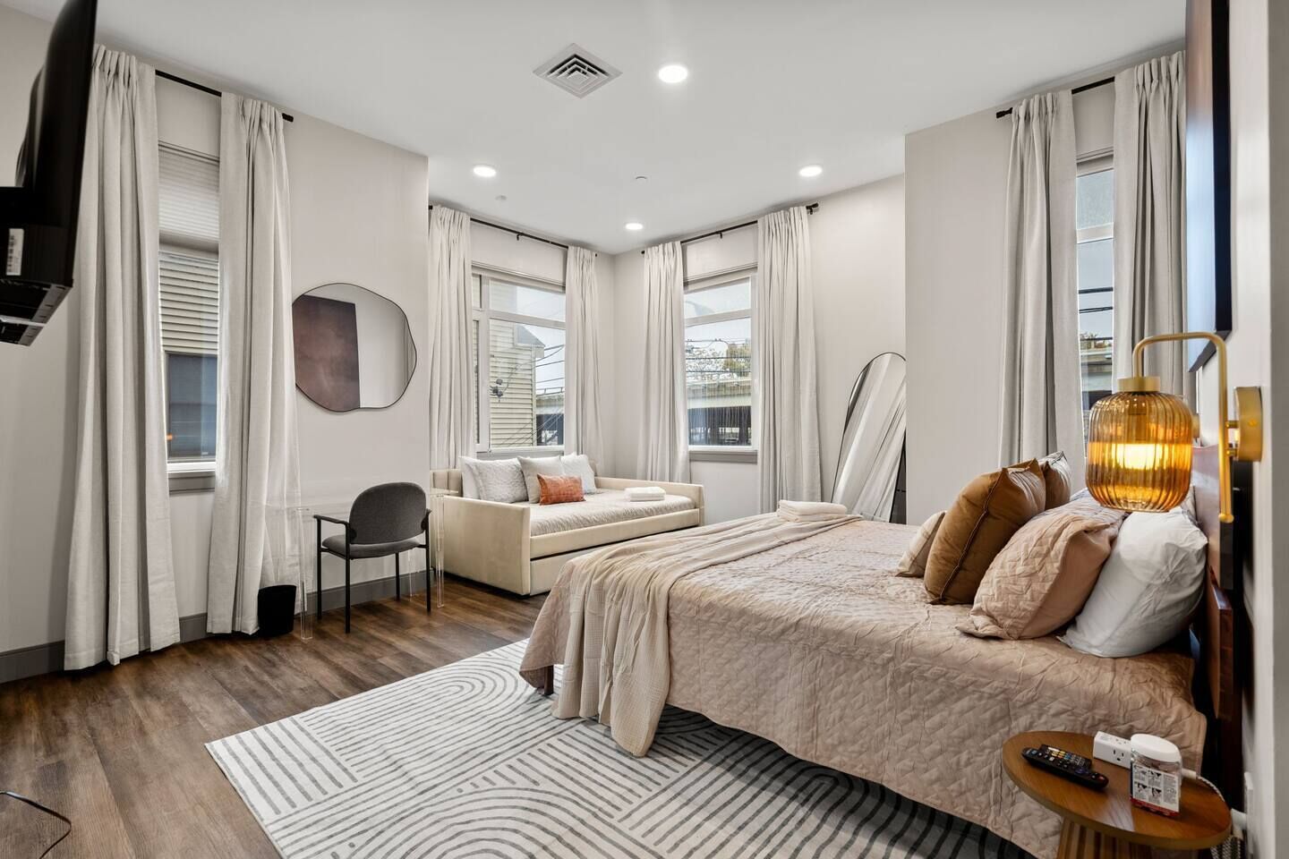 2 bedrooms, desk, iron/ironing board, travel crib