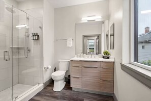 Dusche, Haartrockner, Handtücher, Seife